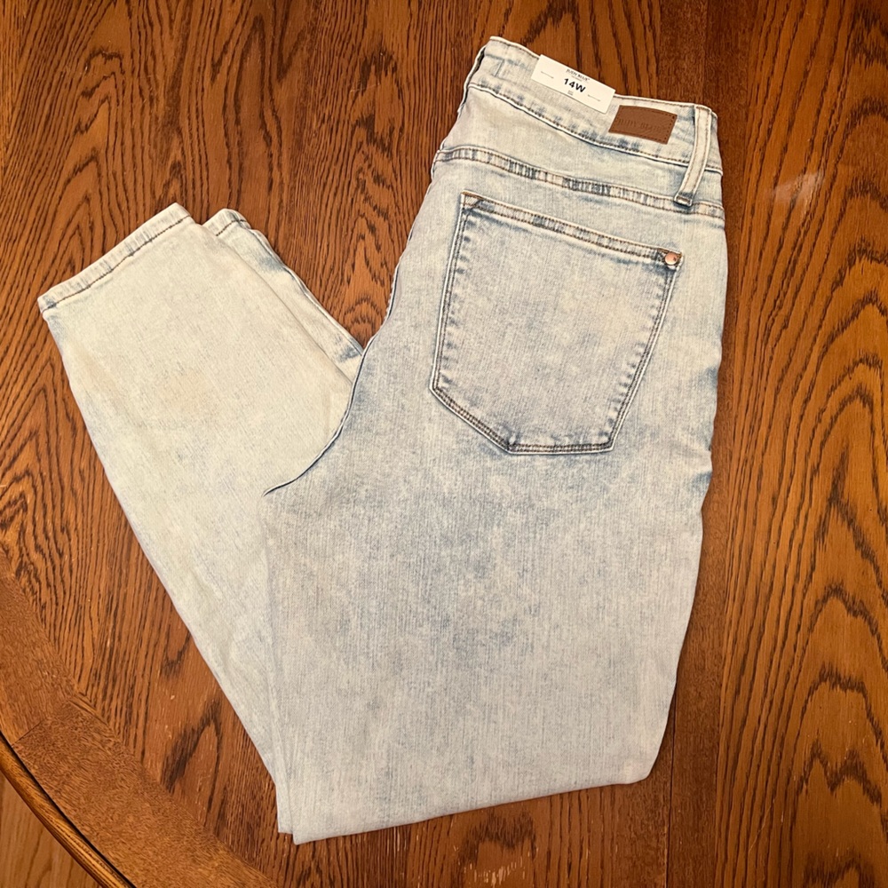 NWT - Judy Blues Acid Wash - Slim Fit - High Waist - Size 14W